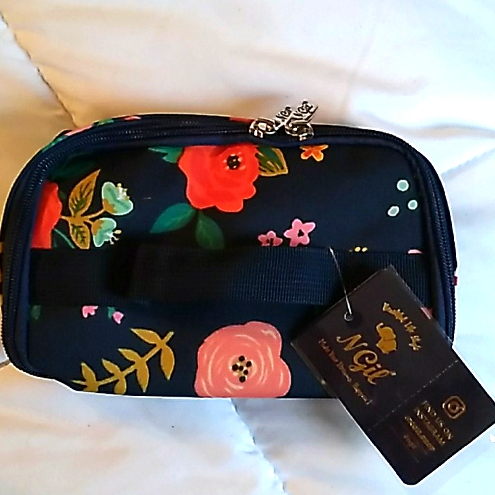 NGiL make up bag